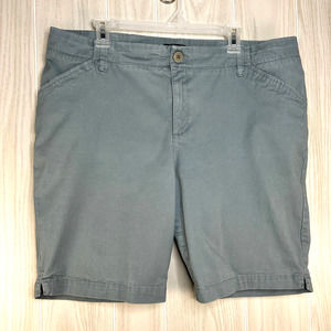 Lee Bermuda Shorts 9" Women's Size 18W Plus Khaki Green Stretch Twill